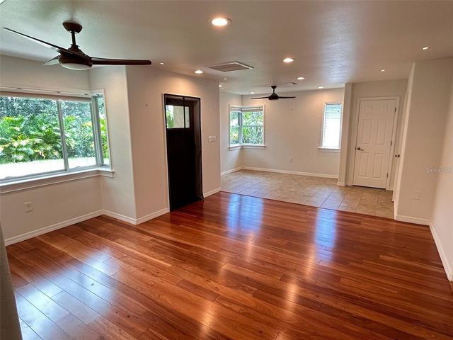 136 25TH AVENUE N, St Petersburg, FL 33704