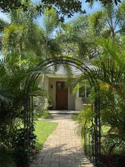 136 25TH AVENUE N, St Petersburg, FL 33704