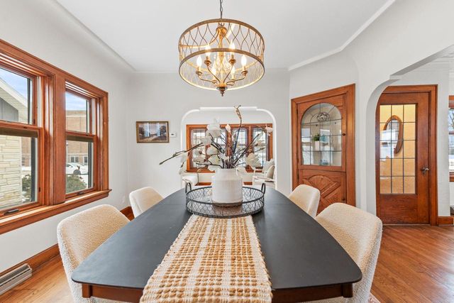 333 E Day AVENUE, Whitefish Bay, WI 53217