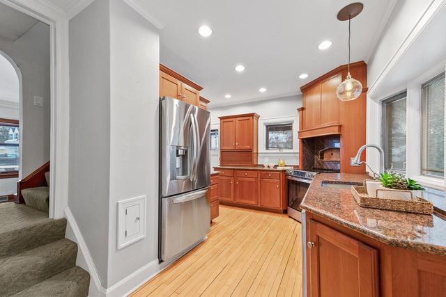 333 E Day AVENUE, Whitefish Bay, WI 53217