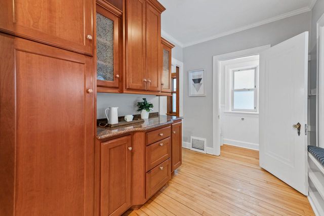 333 E Day AVENUE, Whitefish Bay, WI 53217