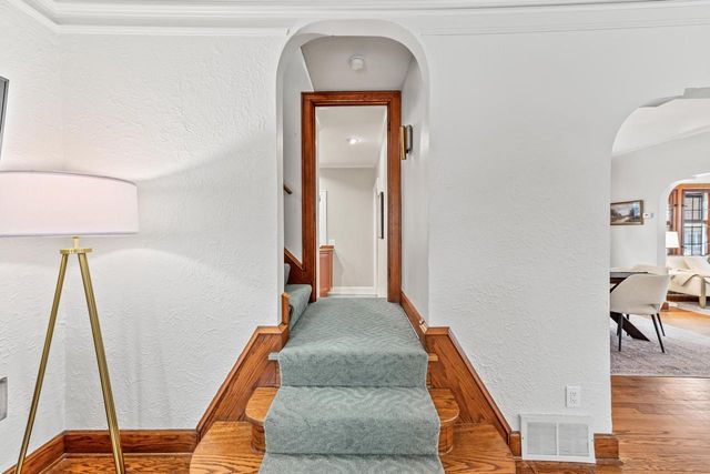 333 E Day AVENUE, Whitefish Bay, WI 53217