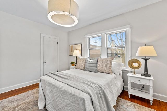 333 E Day AVENUE, Whitefish Bay, WI 53217