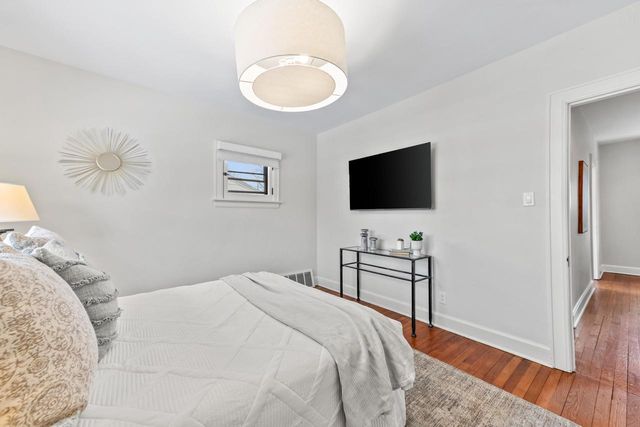 333 E Day AVENUE, Whitefish Bay, WI 53217