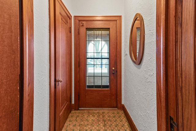 333 E Day AVENUE, Whitefish Bay, WI 53217