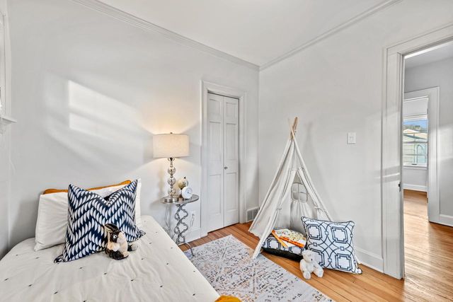 333 E Day AVENUE, Whitefish Bay, WI 53217