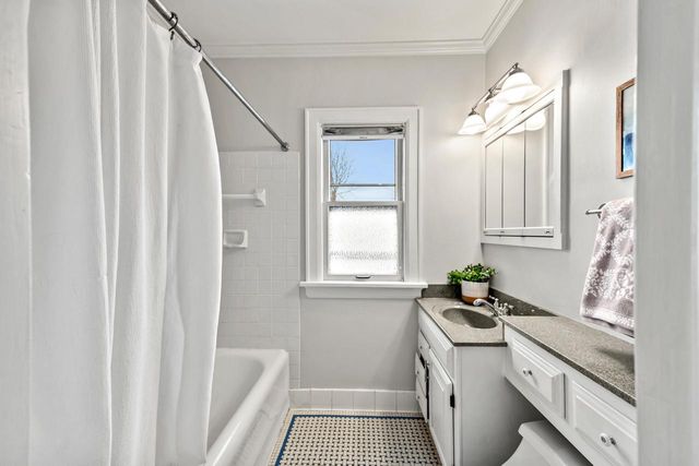 333 E Day AVENUE, Whitefish Bay, WI 53217