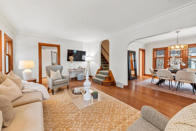 333 E Day AVENUE, Whitefish Bay, WI 53217