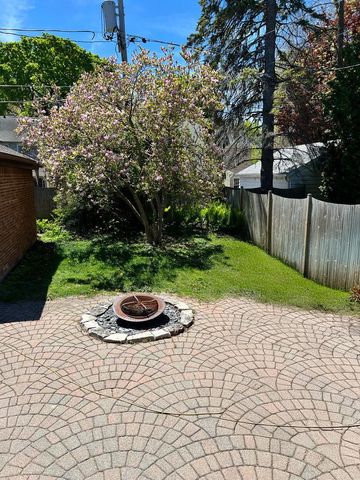 333 E Day AVENUE, Whitefish Bay, WI 53217