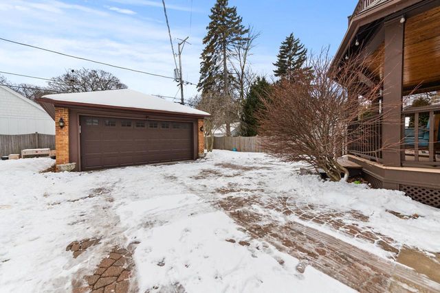 333 E Day AVENUE, Whitefish Bay, WI 53217