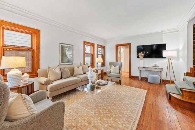 333 E Day AVENUE, Whitefish Bay, WI 53217