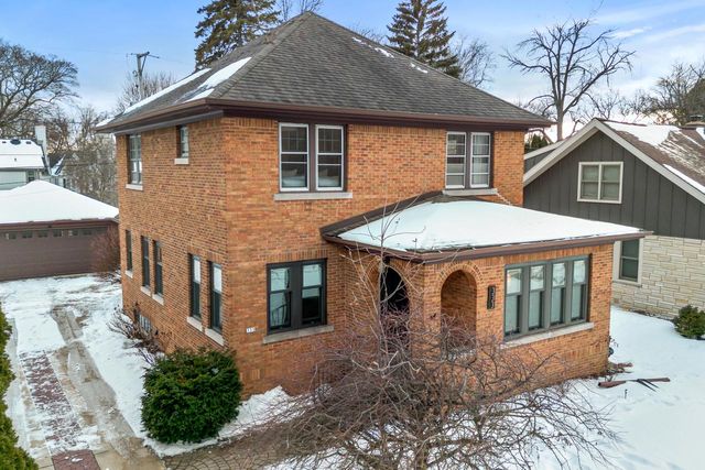 333 E Day AVENUE, Whitefish Bay, WI 53217