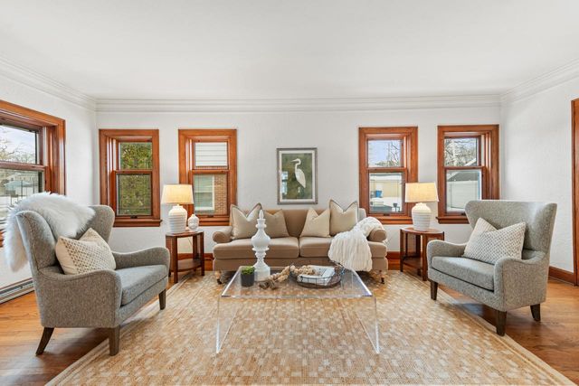 333 E Day AVENUE, Whitefish Bay, WI 53217