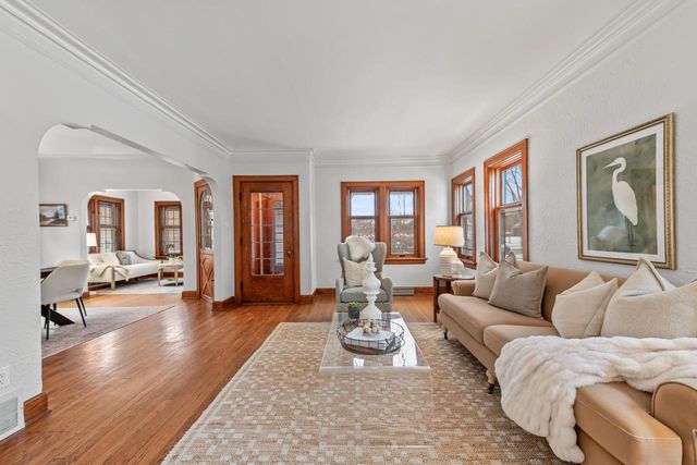 333 E Day AVENUE, Whitefish Bay, WI 53217