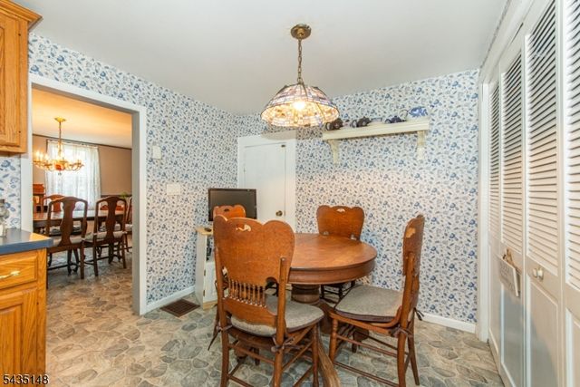 34 Unneberg Ave, Roxbury Twp., NJ 07876