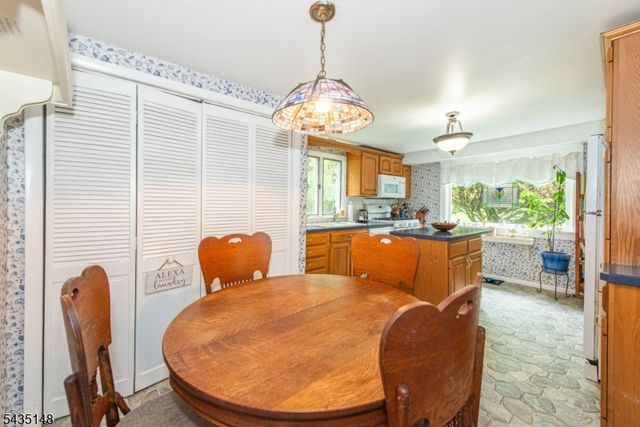 34 Unneberg Ave, Roxbury Twp., NJ 07876
