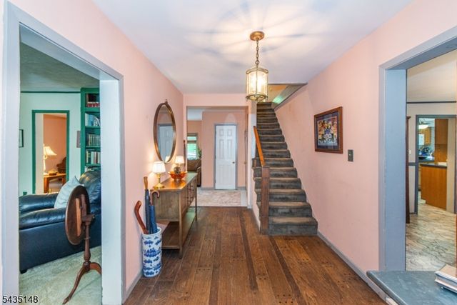 34 Unneberg Ave, Roxbury Twp., NJ 07876