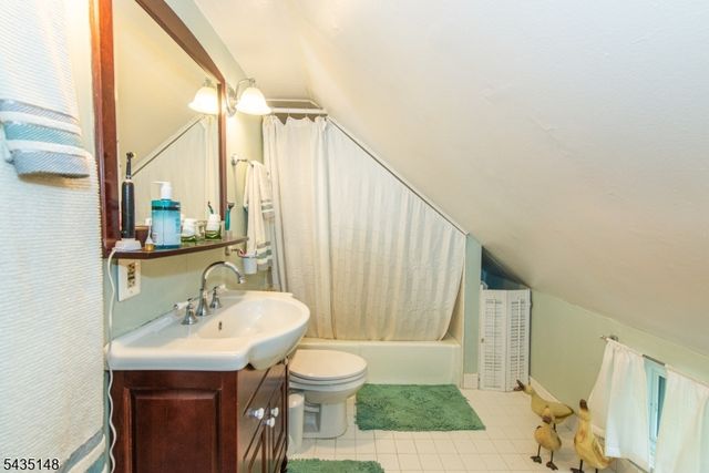 34 Unneberg Ave, Roxbury Twp., NJ 07876
