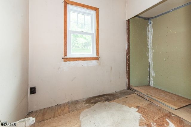 34 Unneberg Ave, Roxbury Twp., NJ 07876