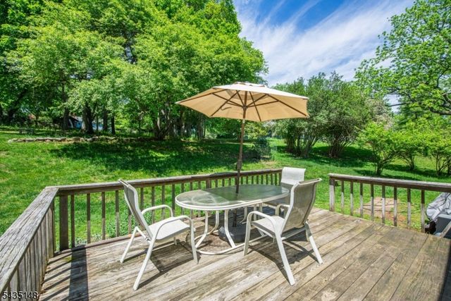 34 Unneberg Ave, Roxbury Twp., NJ 07876