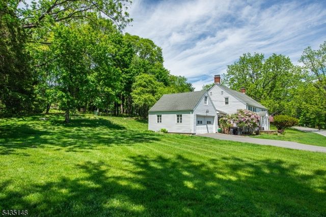 34 Unneberg Ave, Roxbury Twp., NJ 07876