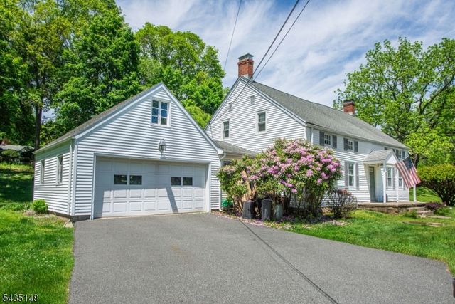 34 Unneberg Ave, Roxbury Twp., NJ 07876