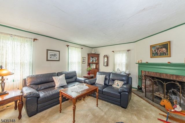 34 Unneberg Ave, Roxbury Twp., NJ 07876