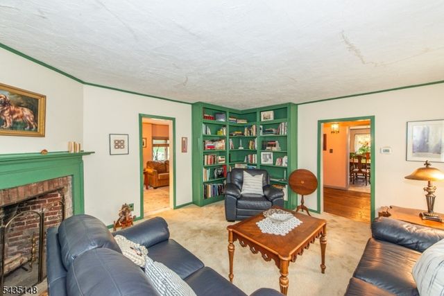34 Unneberg Ave, Roxbury Twp., NJ 07876