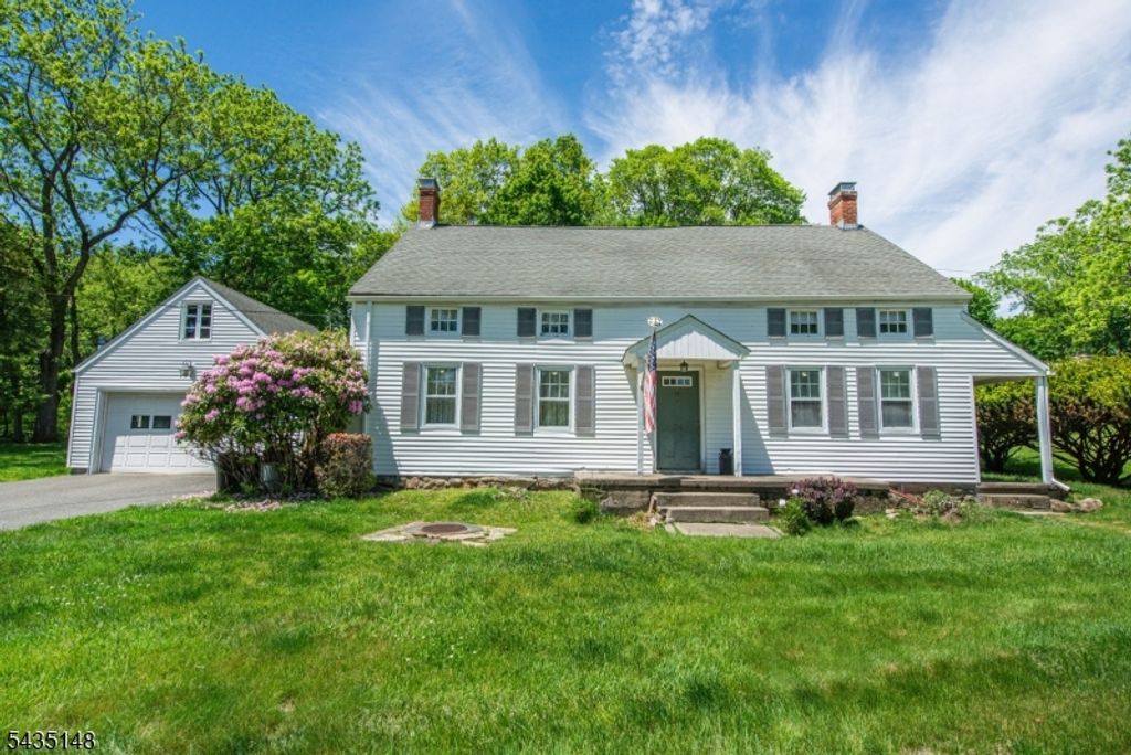 34 Unneberg Ave, Roxbury Twp., NJ 07876