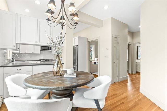 207 Weston Rd, Wellesley, MA 02482