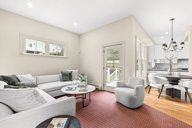 207 Weston Rd, Wellesley, MA 02482