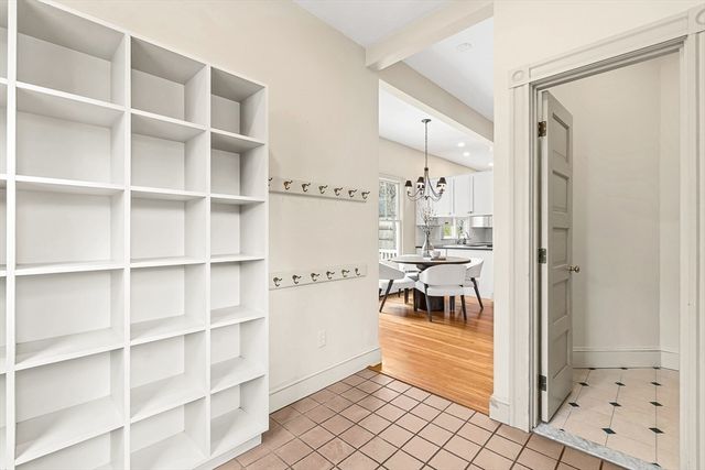 207 Weston Rd, Wellesley, MA 02482