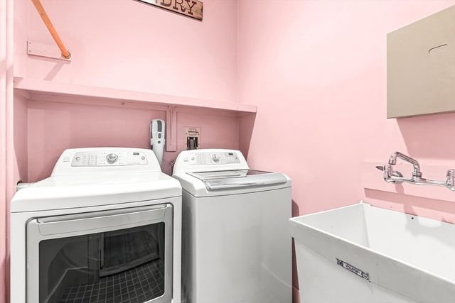 207 Weston Rd, Wellesley, MA 02482