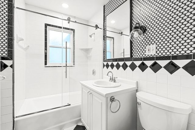 207 Weston Rd, Wellesley, MA 02482