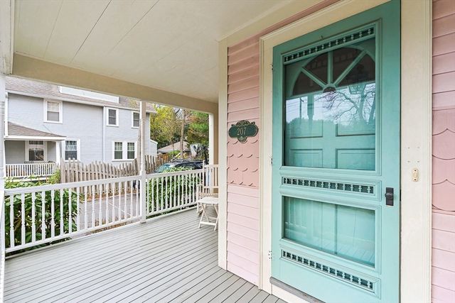 207 Weston Rd, Wellesley, MA 02482