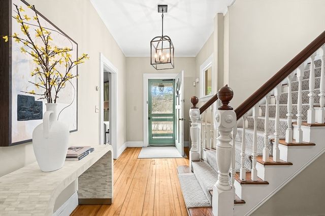 207 Weston Rd, Wellesley, MA 02482