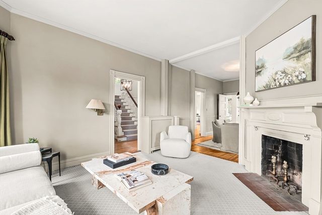 207 Weston Rd, Wellesley, MA 02482