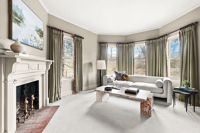 207 Weston Rd, Wellesley, MA 02482