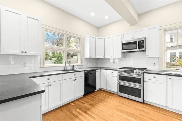207 Weston Rd, Wellesley, MA 02482