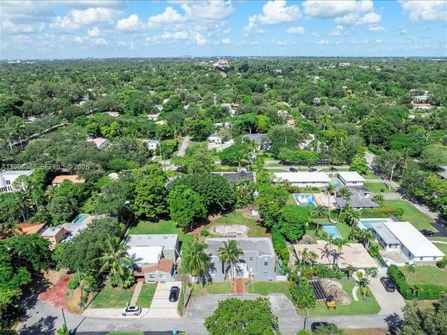 11402 NE 8th Ct, Biscayne Park, FL 33161