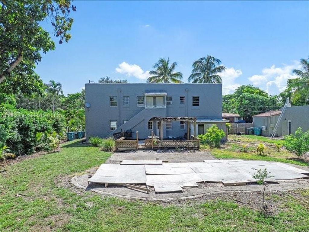 11402 NE 8th Ct, Biscayne Park, FL 33161