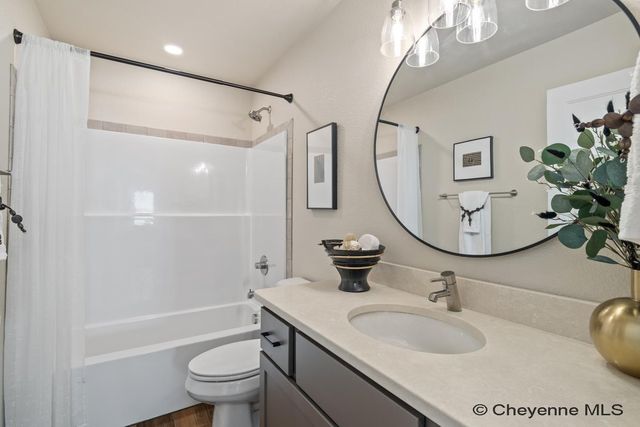4024 SADDLEBACK LN, Cheyenne, WY 82001