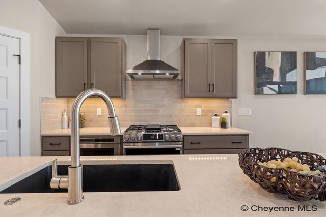 4024 SADDLEBACK LN, Cheyenne, WY 82001