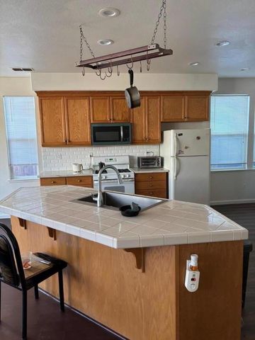 1243 Laurel Park Circle, Manteca, CA 95337
