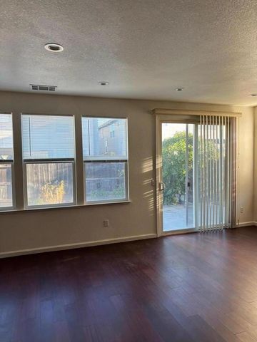 1243 Laurel Park Circle, Manteca, CA 95337