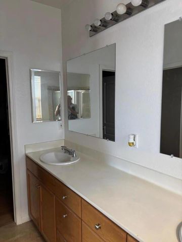 1243 Laurel Park Circle, Manteca, CA 95337