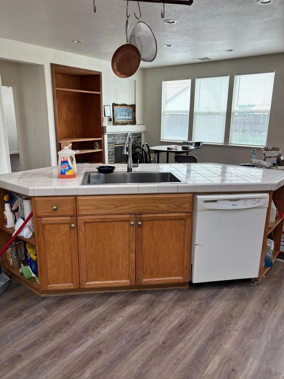 Image 4 of property listing at 1243 Laurel Park Circle, Manteca, CA 95337