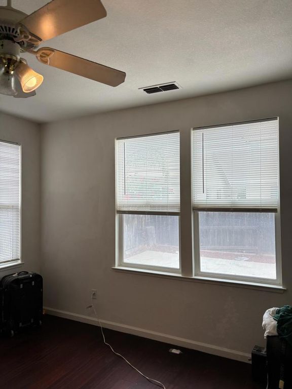 Image 5 of property listing at 1243 Laurel Park Circle, Manteca, CA 95337