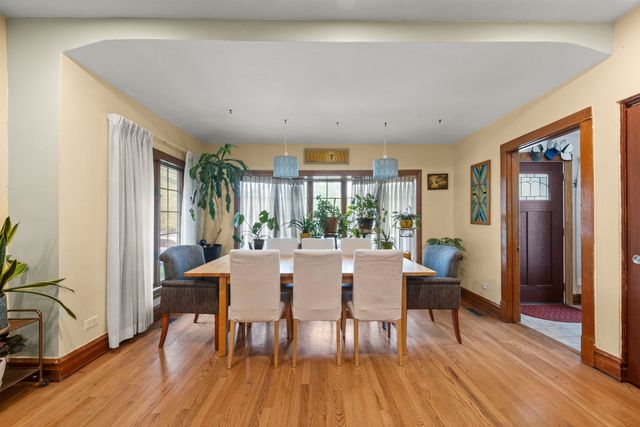 5136 W Winona Street, Chicago, IL 60630