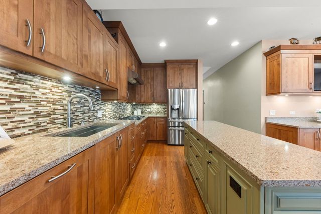 5136 W Winona Street, Chicago, IL 60630